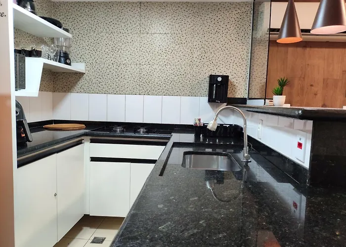 Pé na areia na Prainha, piscina, ar e cozinha completa
